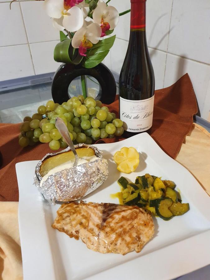 Contact Hotel Restaurant La Chaumiere Entre Orgeval Et Flins A13 Sortie 8 Les Mureaux Kültér fotó
