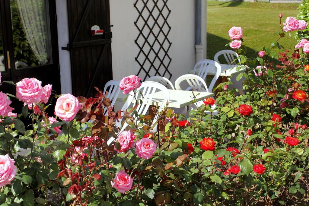 Contact Hotel Restaurant La Chaumiere Entre Orgeval Et Flins A13 Sortie 8 Les Mureaux Kültér fotó