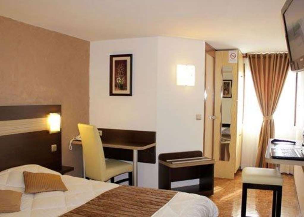 Contact Hotel Restaurant La Chaumiere Entre Orgeval Et Flins A13 Sortie 8 Les Mureaux Szoba fotó