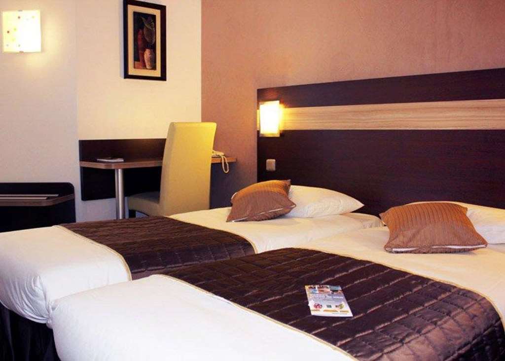 Contact Hotel Restaurant La Chaumiere Entre Orgeval Et Flins A13 Sortie 8 Les Mureaux Szoba fotó