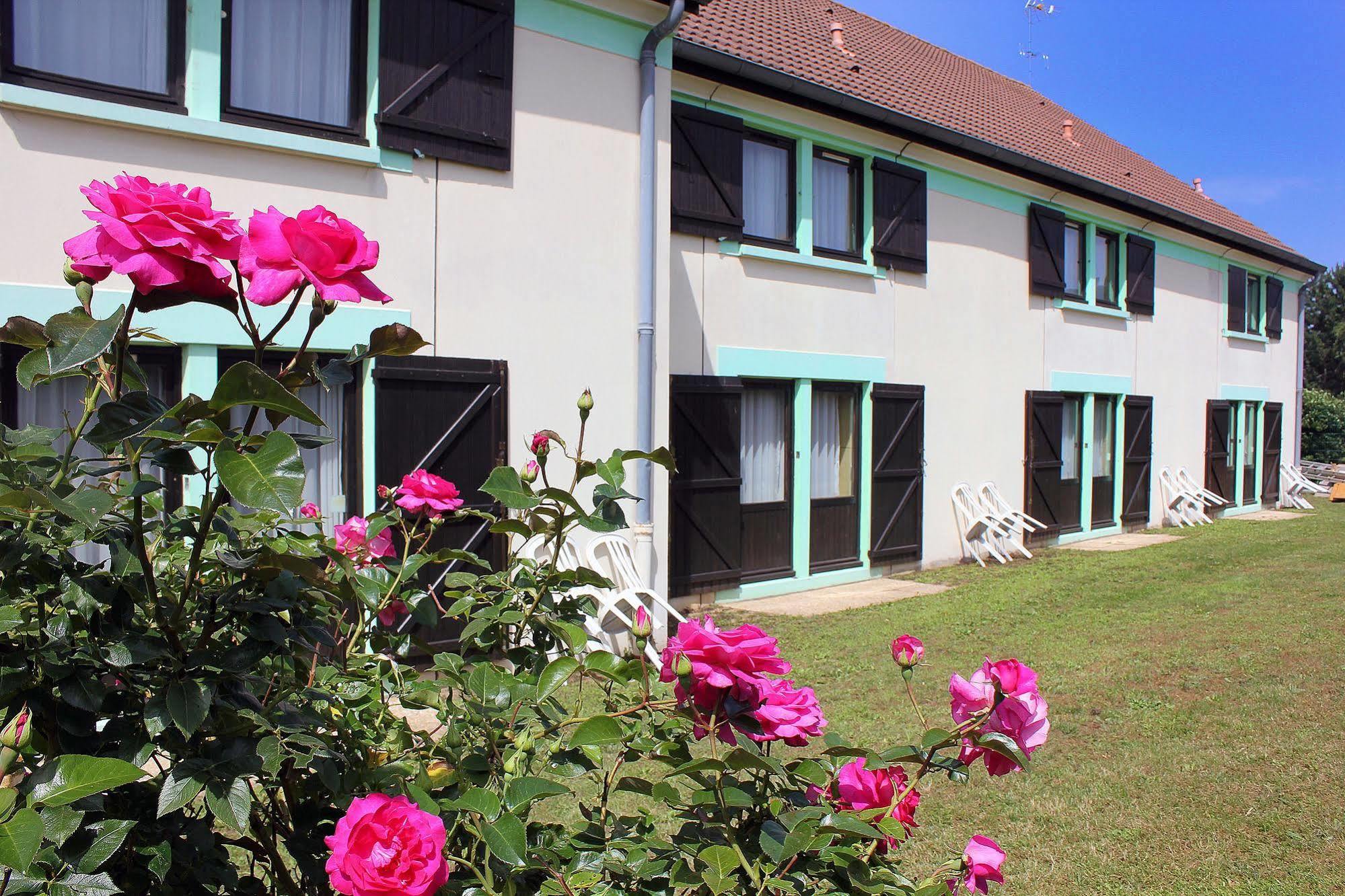 Contact Hotel Restaurant La Chaumiere Entre Orgeval Et Flins A13 Sortie 8 Les Mureaux Kültér fotó