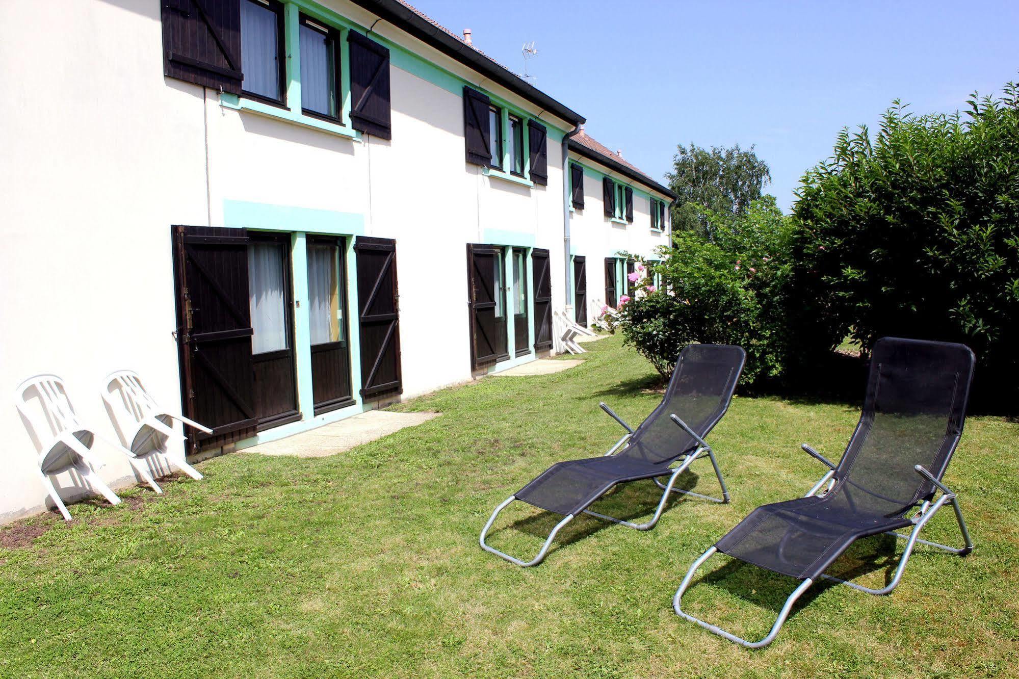 Contact Hotel Restaurant La Chaumiere Entre Orgeval Et Flins A13 Sortie 8 Les Mureaux Kültér fotó